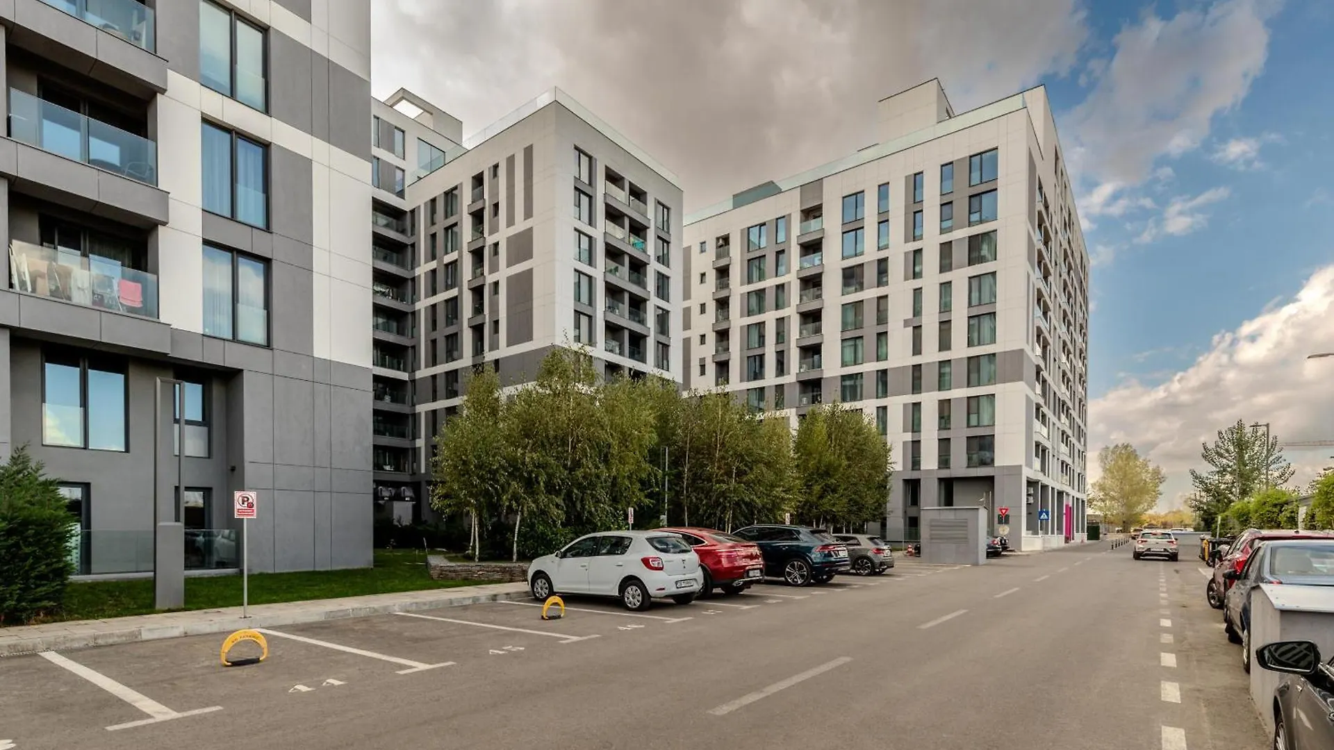 Infinite Horizons - Modern Living In North Business District location
