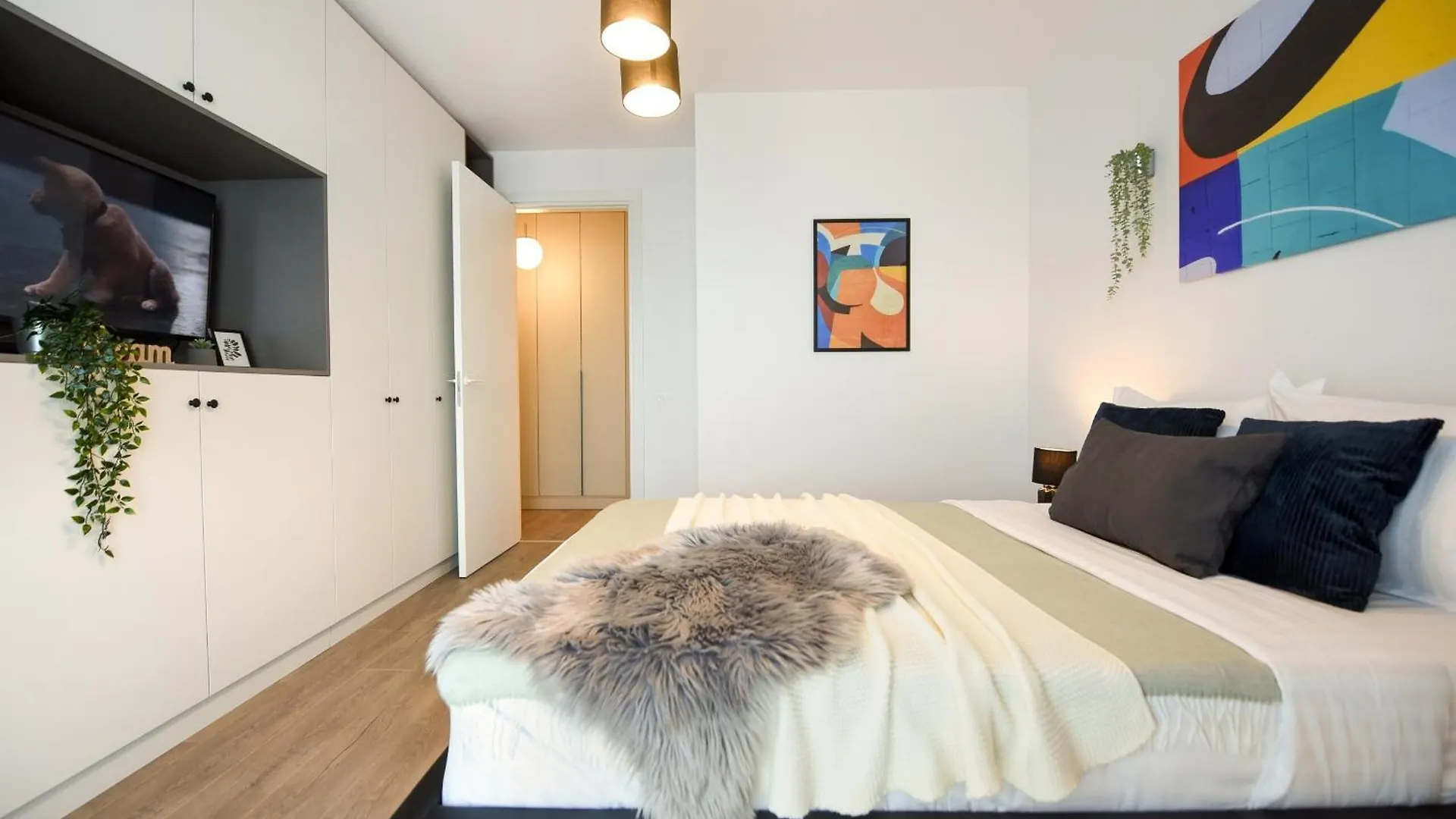 Infinite Horizons - Modern Living In North Business District Apartment Bucureşti