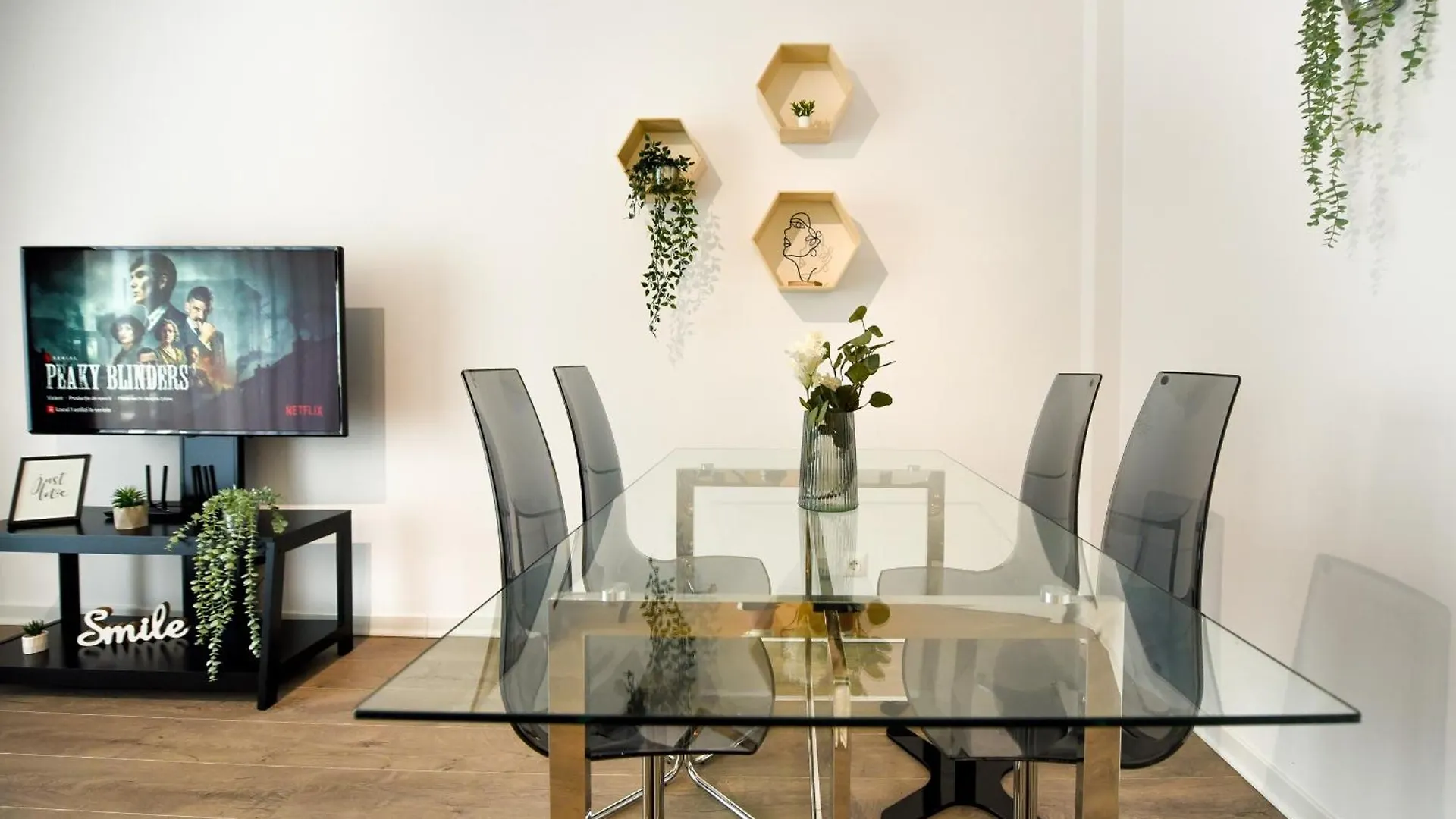 Infinite Horizons - Modern Living In North Business District Apartment Bucureşti