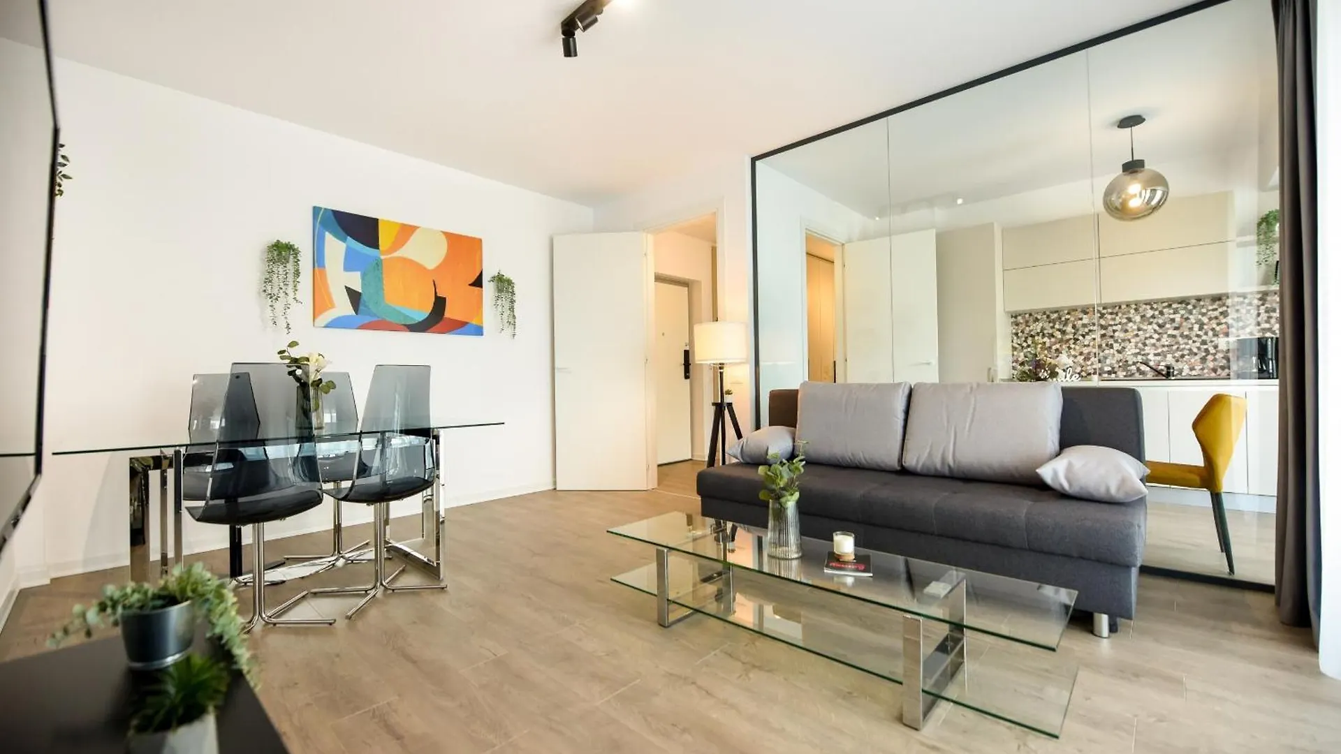 Infinite Horizons - Modern Living In North Business District Apartment Bucureşti