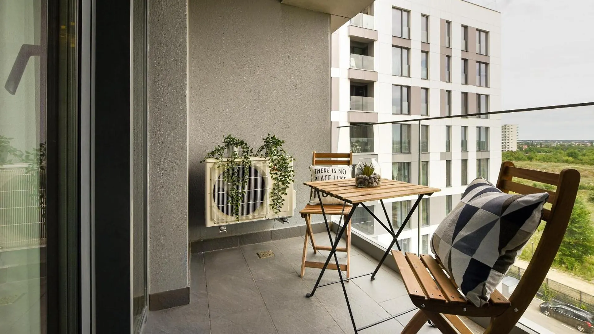 Infinite Horizons - Modern Living In North Business District Apartment Bucureşti