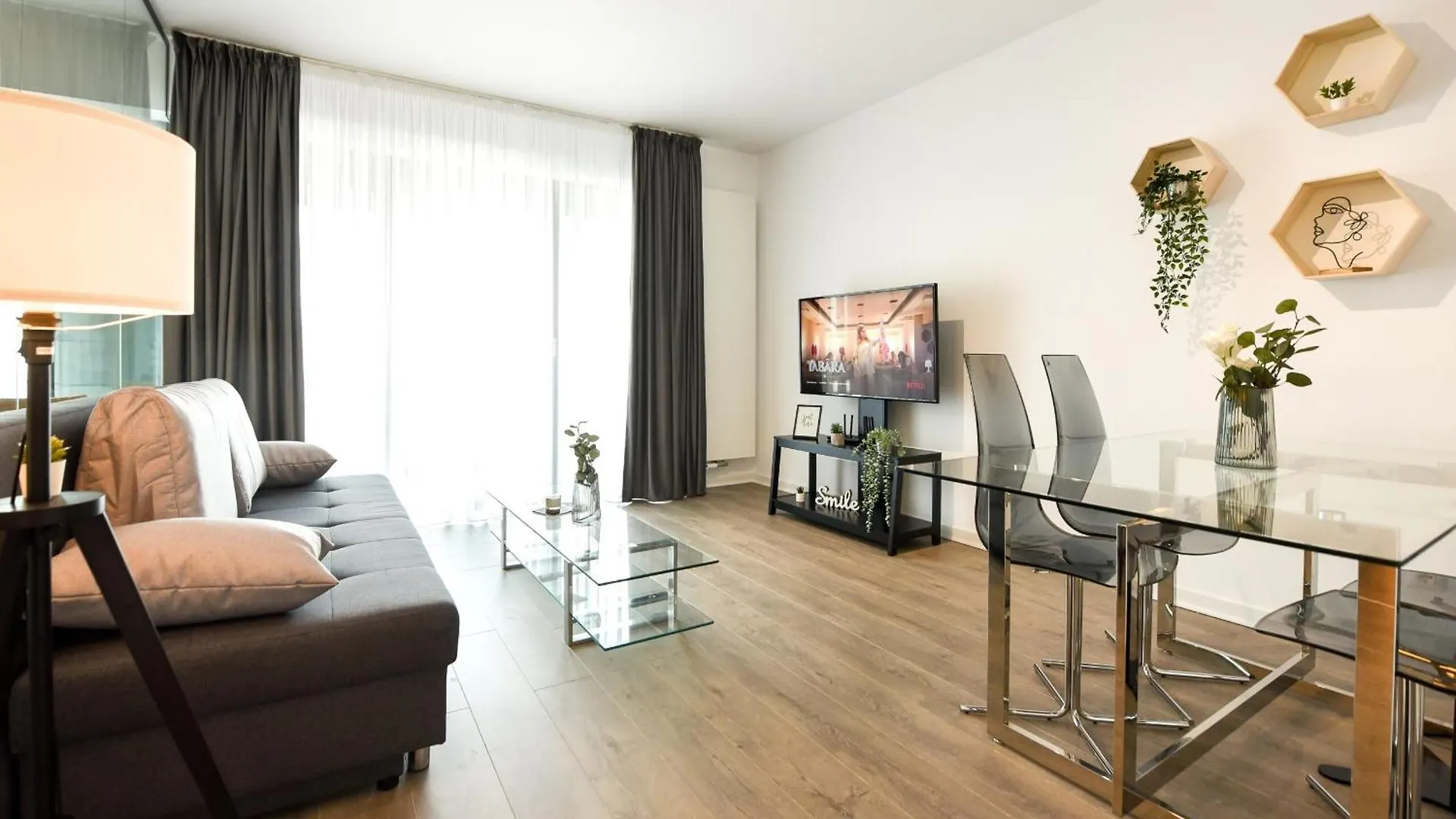 Infinite Horizons - Modern Living In North Business District Apartment Bucureşti