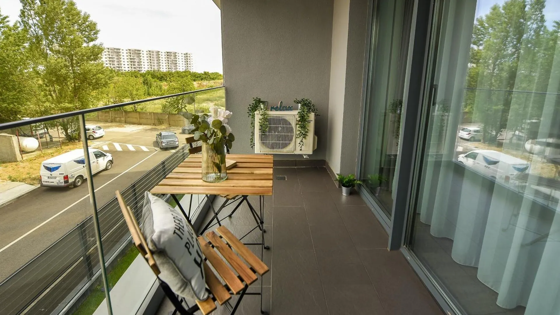 Infinite Horizons - Modern Living In North Business District Apartment Bucureşti