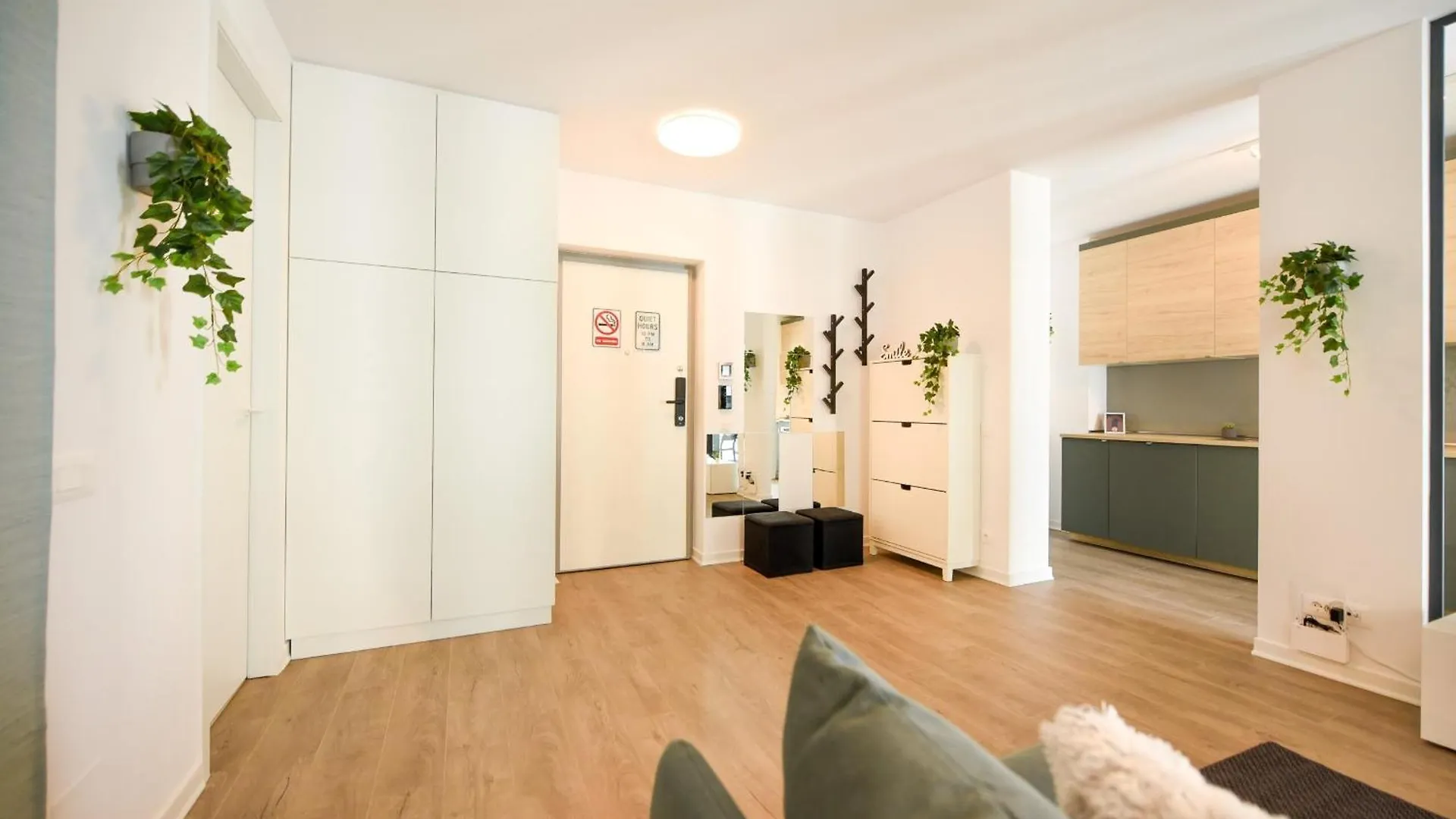 Infinite Horizons - Modern Living In North Business District Apartment Bucureşti
